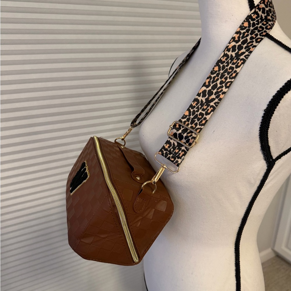 Makeup travel bag, NWOT Brown “W” monogram with Leopard Strap - Picture 5 of 5